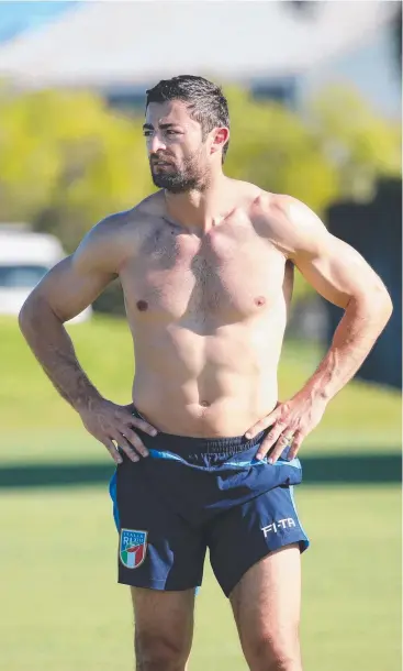  ?? Picture: STEWART McLEAN ?? FINE PHYSIQUE: Anthony Minichiell­o feels the heat at training in Cairns.