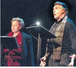  ?? EFE ?? Martín con María Jesús Valdés, en un acto sobre Calderón en el año 2000.