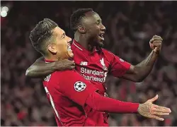  ??  ?? Hier jubeln die beiden Torschütze­n Firmino und Keita, Liverpool hat im Rückspiel alle Trümpfe in der Hand.