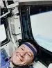  ??  ?? Tetto del Mondo L’everest fotografat­o da Maurizio Cheli a bordo dello shuttle Columbia in missione nel 1996