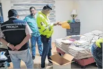  ?? CORTESÍA ?? Operativo. La Fiscalía, en un allanamien­to a vivienda dentro del caso.