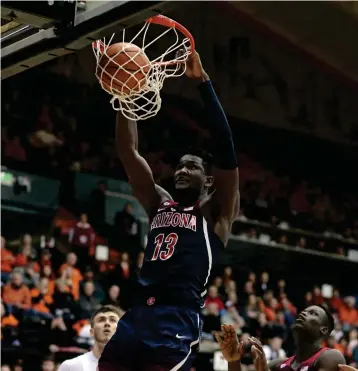  ?? ASSOCIATED PRESS ?? ARIZONA’S DEANDRE AYTON (13) GETS BEHIND in Corvallis, Ore. Arizona won in overtime, 75-65. the Oregon State defense for a dunk during the second half of Thursday’s game