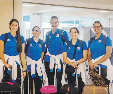  ?? ?? De izquierda a derecha, Neira Ortiz, Paola Rojas, Alba Hernández, Raimariely Santos y Diana Reyes antes de iniciar su viaje a Holanda.