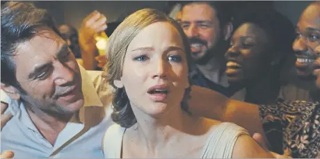  ?? [ Paramount Pictures ] ?? Der schreibblo­ckierte Dichter (Javier Bardem) lädt sich Gäste ein – das ist seiner Frau (Jennifer Lawrence) von Anfang an nicht ganz geheuer. Sie soll recht behalten.