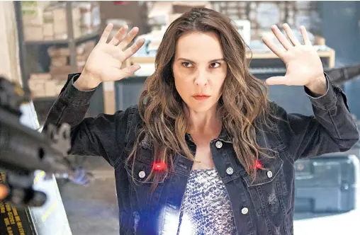  ??  ?? Kate del Castillo vuelve con su personaje de Emilia Urquiza / FOTOS NETFLIX