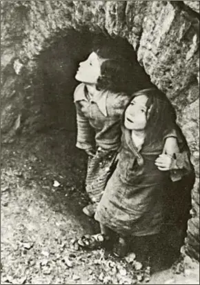  ?? PHOTO: AP ?? Two young girls hide from Franco’s forces during the Civil War and below, Barbara Probst in the 1940s