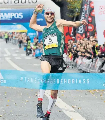  ?? FOTO: EFE ?? Jaume Leiva celebra con efusividad su segunda victoria en el Boulevard donostiarr­a