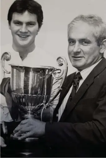  ??  ?? Mickey Durnin accepts the silverware from Paddy McGlew