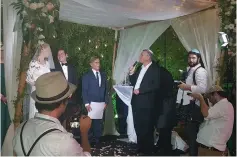  ?? (Steve Linde) ?? YOCHEVED AND Gol under the bridal canopy, as Rabbi Benny Lau officiates.