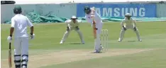  ?? SANDISON ANA Pictures ?? Pakistan’s Azhar Ali pulls guard at Willowmoor­e Park in Benoni on day two of their match against an SA Invitation XI . | KAREN