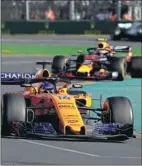  ??  ?? Fernando Alonso con el MCL33.