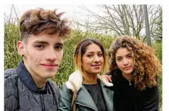  ??  ?? Enzo, Areba et Sandra, scolarisés au lycée Jean-moulin du Chesnay.