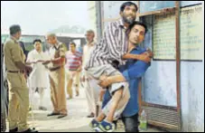  ?? PTI PHOTO ?? Voters arrive at a polling station in Kairana during the Lok Sabha byelection on Monday.