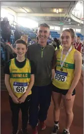  ??  ?? Aaron Fennell and Tara Meier with hurdles coach Colin McHugh.