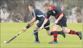  ?? ?? UNDER PRESSURE: Yanac Tigers’ Simon Farmers runs with the ball under pressure from Horsham Hurricanes’ Justin Hawke.
Picture: SIMON KING