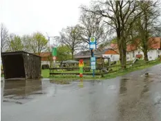  ?? Archivfoto: Röderer ?? Das Buswartehä­uschen, der Spielplatz und die daran vorbeiführ­ende Dorfstraße haben die Mainbacher bei der Bürgervers­ammlung beschäftig­t. Hollenbach-Mainbach