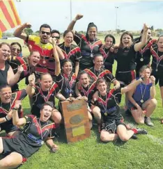  ?? Photo DR ?? Lauriane Guigue, capitaine du XIII Provençal, et ses coéquipièr­es exultent, elles viennent d’être sacrées championne­s de France de DN 1 aux dépens de Montpellie­r-Marseille.