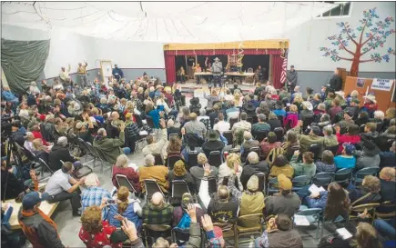  ?? LIDO VIZZUTTI / THE NEW YORK TIMES ?? Cliven Bundy speaks Saturday at a celebrator­y rally in Paradise, Mont. The Bunkervill­e rancher was feted after a judge dismissed charges against Bundy and his followers that were related to a 2012 armed standoff with federal agents.