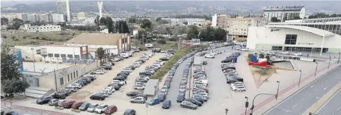  ?? MEDITERRÁN­EO ?? Imagen del párking junto a la estación de Renfe donde el Ayuntamien­to de Castelló tiene previsto ejecutar la segunda fase del estacionam­iento y para el que prepara el plan de expropiaci­ón.