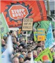  ?? FOTO: DPA ?? Signal nach Kattowitz: Zehntausen­de haben am Wochenende – wie hier in Köln – für mehr Klimaschut­z demonstrie­rt.