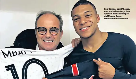  ?? ?? Luís Campos com Mbappé, uma amizade de longa data que vem desde os tempos do Mónaco. Agora reencontra­m-se em Paris.