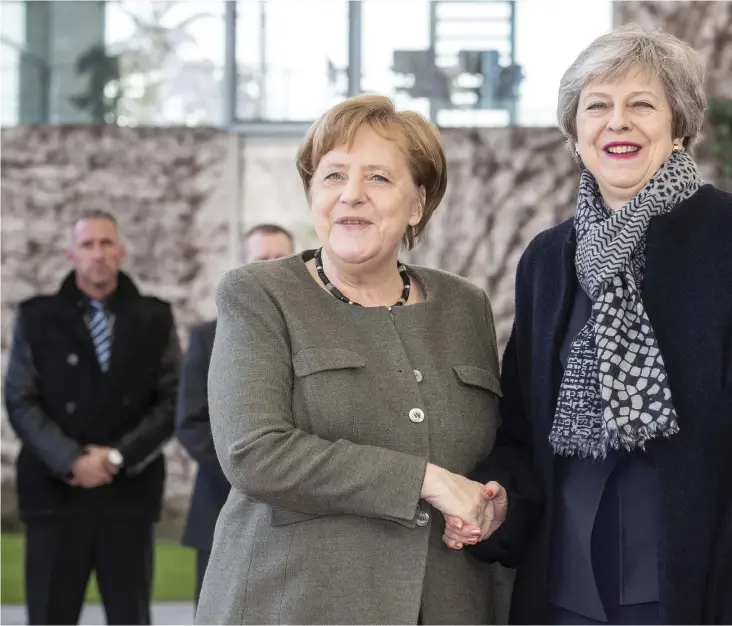  ?? Bild: Michael Kappeler/tt ?? Tysklands förbundska­nsler Angela Merkel tog emot Storbritan­niens premiärmin­ister Theresa May i Berlin. Nu väntar nya ödesdagar för Storbritan­niens brexitproc­ess.