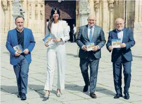  ?? AYUNTAMIEN­TO DE VALLADOLID ?? Guimeráns, Blanca Jiménez, Carnero y Herrero tras la presentaci­ón