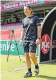  ?? FOTO: IMAGO ?? Der Neue: Dirk Schuster leitete am Mittwoch erstmals das Training beim 1. FC Kaiserslau­tern.