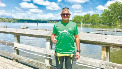  ?? CONTRIBUTE­D FOTO ?? HURDLING HUDSON. Swimmer, lawyer and environmen­t advocate Ingemar Macarine survived the cold Hudson River in New York last Sunday. He finished the 8.4km. swim in one hour and 49 minutes