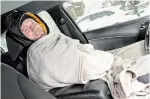  ?? GRAHAM PAINE METROLAND ?? Hamilton Tiger-Cats offensive line star Chris Van Zeyl spent the night in his car in support of The United Way of Halton/Hamilton — Sleepless in our Cities.