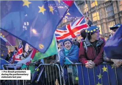  ??  ?? > Pro-Brexit protesters during the parliament­ary stalemate last year