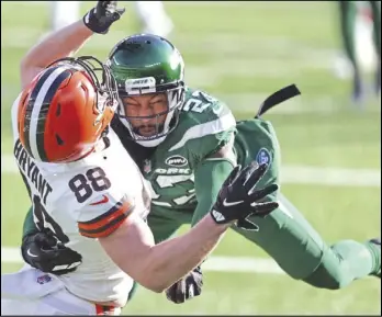  ?? Joshua Gunter/ Cleveland.com ?? Cleveland Browns tight end Harrison Bryant is hit by New York Jets cornerback Arthur Maulet on a pass attempt that went incomplete in the first quarter.