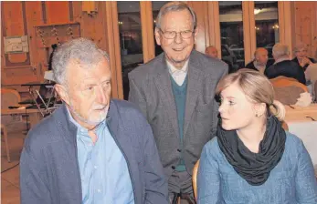  ?? SZ-FOTO: KÖ ?? Dr. Bernhard Platt, Kurt Traub und Corinna Eisele (v.l.) beim Festabend.