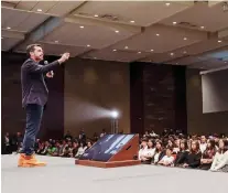  ?? ?? EL CANDIDATO de Movimiento Ciudadano asistió ayer a la Universida­d Popular Autónoma del Estado de Puebla.