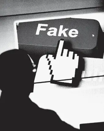  ?? Ansa ?? Il bottone rosso Il servizio della polizia postale per segnalare le fake news sul Web. Non ha avuto grande successo