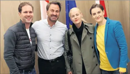  ??  ?? LGBT DRŽAVNICI Uoči državnog sastanka u Luksemburg­u premijer te zemlje Xavier Bettel fotografra­o se sa srbijansko­m premijerko­m Anom Brnabić, a kako su oboje sa sobom poveli svoje partnere, Gauthiera Destenaya i Milicu Đurđić. Internet je to pozdravio kao prvi sastanak državnički­h LGBT parova