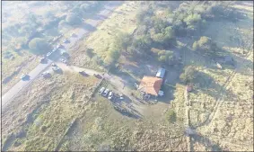  ??  ?? Foto aérea de estancia del Chaco paraguayo donde inicialmen­te se escondiero­n los miembros del PCC que asaltaron los blindados.