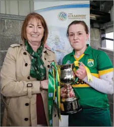  ??  ?? Camogie Associatio­n President Kathleen Woods presents Kerry captain Jackie Horgan with the Division 3 League trophy
