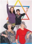  ?? FOTO: PRIVAT ?? Die Yogalehrer­innen des Riedlinger Kneippvere­ins: Renate Nägele (vorne, von links) und Annemarie Voss, Gabriele Pöndl (hinten, von links) und Elfriede Möhrle.