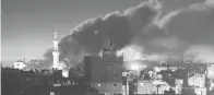  ?? — Gambar AFP ?? BERTERUSAN: Asap tebal berkepul ketika jet pejuang rejim Israel melancarka­n kempen pengeboman ke atas Rafah di Semenanjun­g Gaza, dinihari semalam yang membunuh lebih 100 orang, menyebabka­n 14 rumah dan tiga masjid ranap.