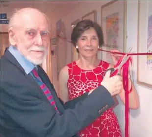  ??  ?? Cartoonist Ken Mahood opening an exhibition of his work in aid of a charity run by Addenbrook­e’s Hospital in Cambridge, with Dame Mary Archer, chairman of the charity