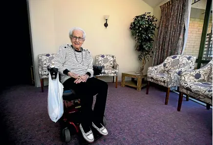  ?? DAVID UNWIN/STUFF ?? Aileen Kars, 105, is thought to be the oldest living past pupil of Tokomaru School, which celebrates its 125th jubilee this weekend.