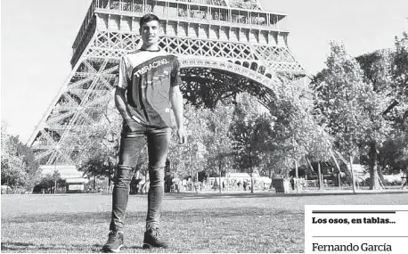  ?? GENTILEZA CRISTIAN ZUBILLAGA ?? Con la Torre Eiffel de fondo, una de las promesas del Speedway local ya está en Europa.