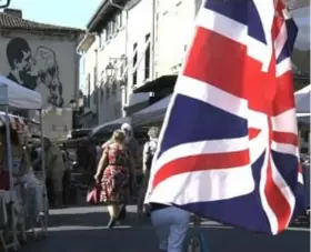  ?? FOTO RR ?? De Union Jack wappert in het idyllische Franse dorpje Eymet.