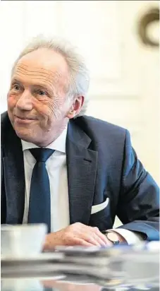  ?? BURG ?? Hofburg-Kandidat und MFGGründer Michael Brunner beim Gespräch in seiner Anwaltskan­zlei in der Wiener Innenstadt