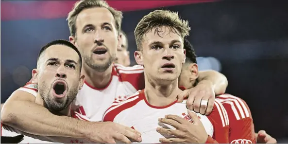  ?? FOTO: LAPRESSE ?? Joshua Kimmich hizo de Harry Kane El lateral del Bayern se sumó al ataque y logró de cabeza el gol que decidió la eliminator­ia de cuartos de final ante el Arsenal