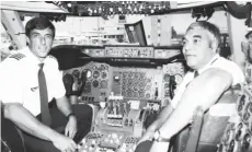  ??  ?? Dominique Paturau et Ranjit Appa, deux figures célèbres du personnel naviguant.