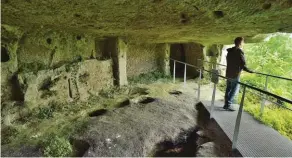  ??  ?? Sous le plateau d’Argentine, un vrai gruyère de calcaire et de carrières qui se visite.