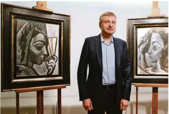  ?? (PATRICK KOVARIK/AFP) ?? L’oligarque russe Dmitri Rybolovlev, photograph­ié devant des tableaux de Pablo Picasso de sa collection.