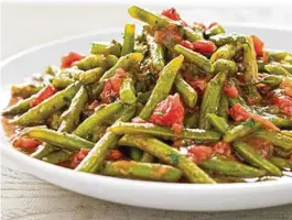  ?? CARL TREMBLAY / AMERICA’S TEST KITCHEN/ ?? Mediterran­ean Braised Green Beans.